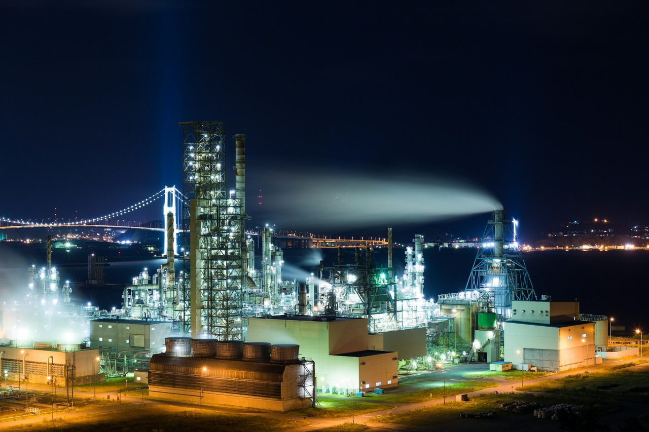 industrial-factory-in-muroran-at-night